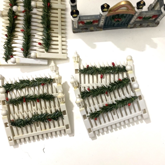 1 Set Christmas Village Gazebo, Gate and Fences Collectible Figurine - Picture 6 of 6